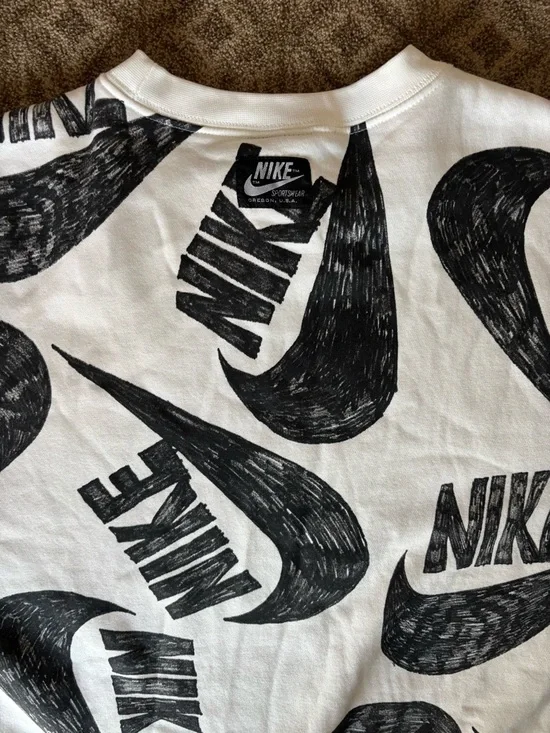Unique brand new Nike White Sweatshirt with Black Graphic Logo - Picture 6 of 8